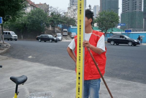 如何正確立尺